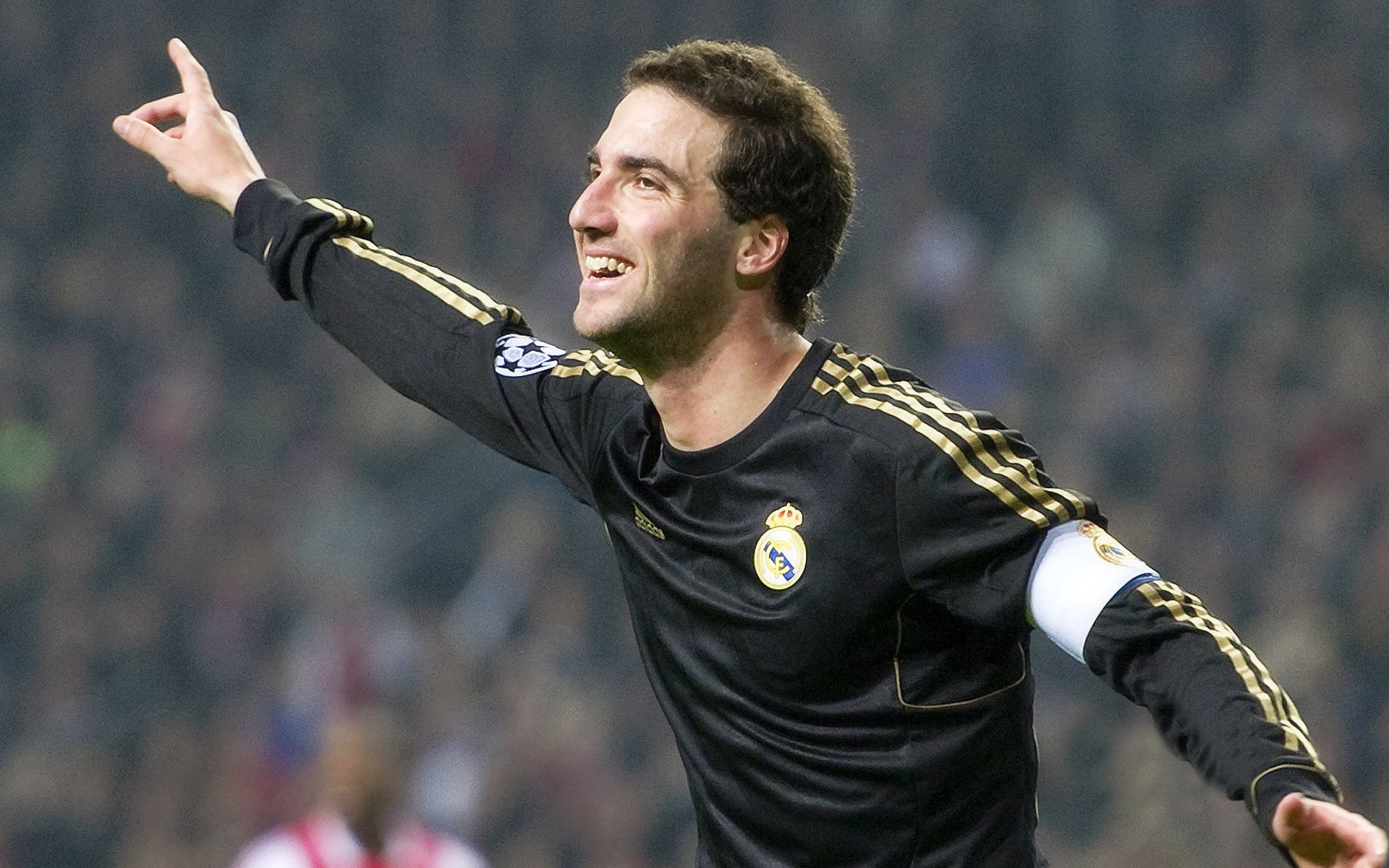 荷兰骑手 Dinja van Liere 在巴黎奥运会盛装舞步比赛中获得第六名，展现出色表现。